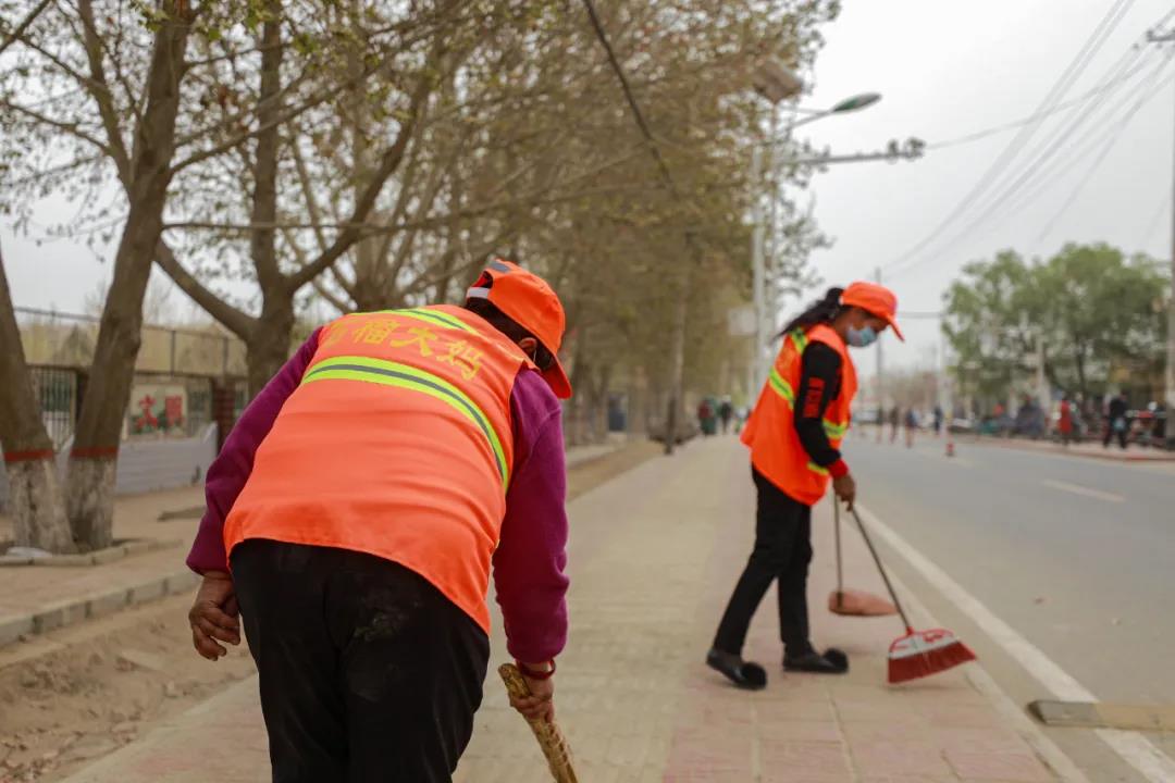 运送物资，化解纠纷，治安巡逻……这群“石榴大妈”很“吸粉”！