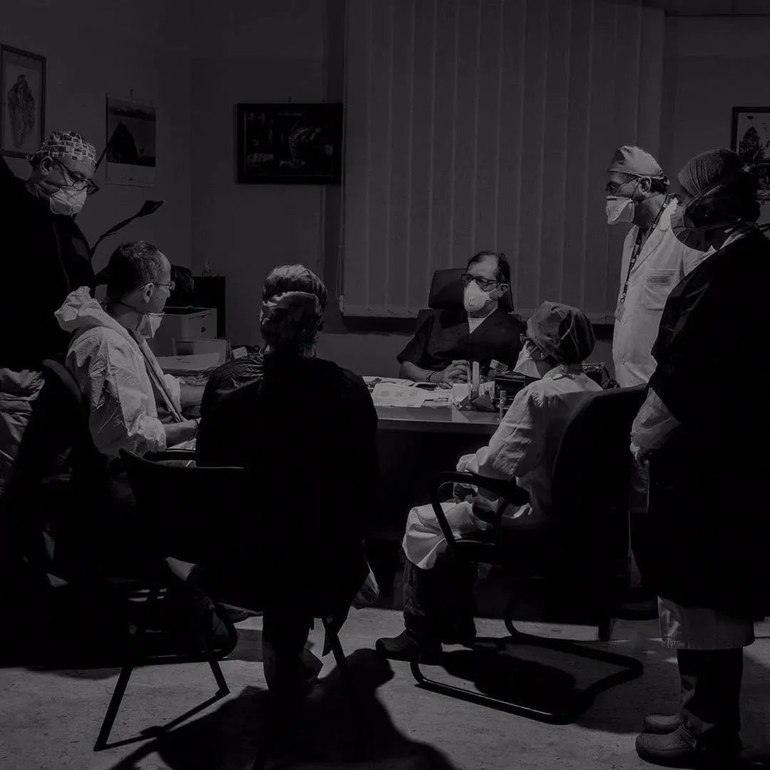 疫情画册排版设计图片,疫情书籍封面设计怎么做