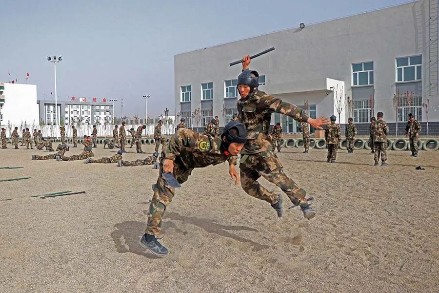 这场同年兵间的较量，已呈胶着状态……