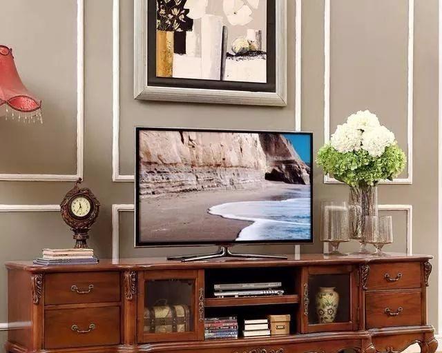 电视机挂在墙上电视柜高度多少,电视机挂墙上电视柜摆什么好看