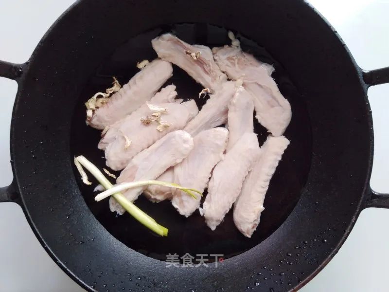 无任何添加的卤鸭货,刚卤出来的鸭货比较麻