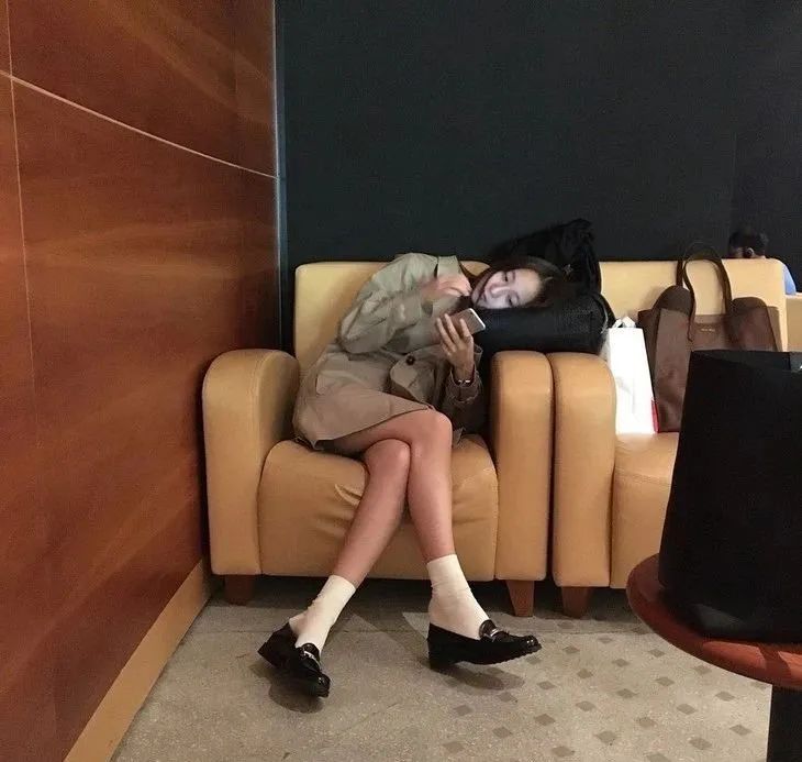 配饰狂|杨幂的终极时髦秘籍，10块钱帮你给腿整容