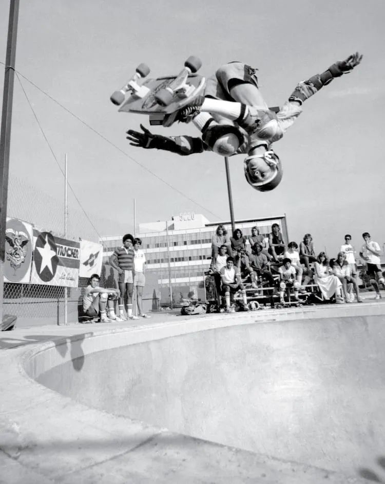 传奇滑手TonyHawk换过多少鞋子赞助？