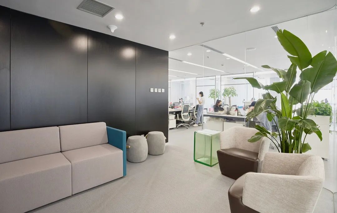 去朋友公司上班会有什么体验,去朋友公司带东西