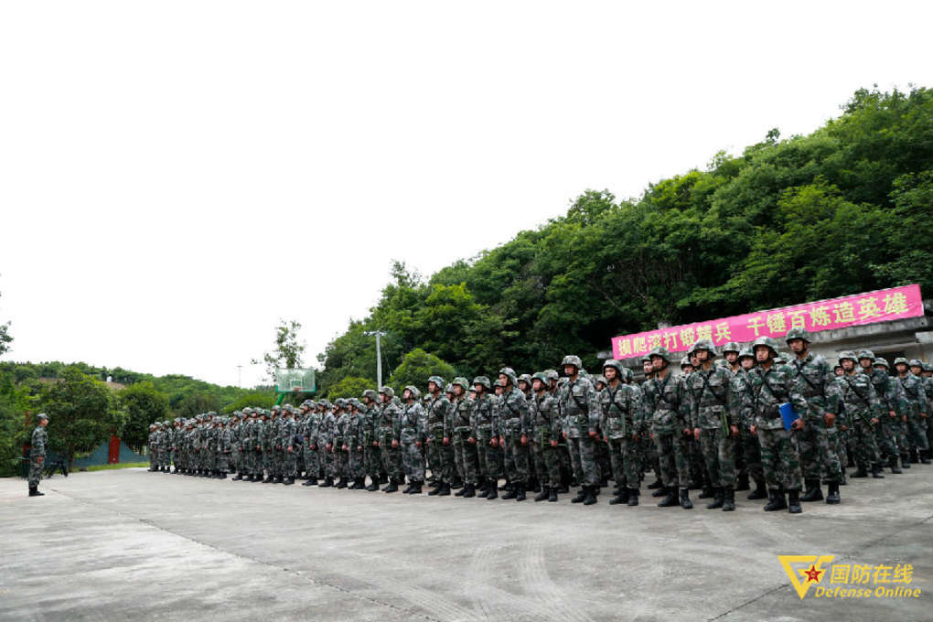 紧张刺激的感觉,别紧张第一视角体验手榴弹实投