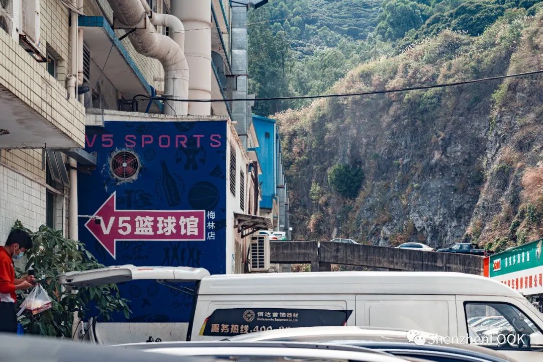 look这是什么牌子的包包,严浩翔说look这是tnt什么舞台