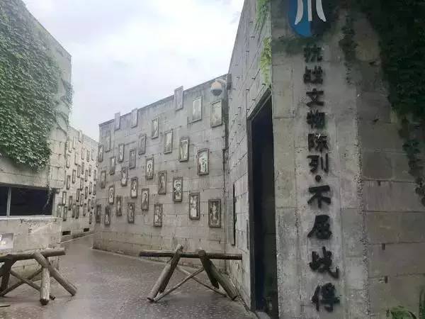 他曾位列中国富豪榜，如今却倾家荡产甘愿为“奴”……