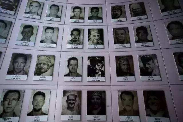 他曾位列中国富豪榜，如今却倾家荡产甘愿为“奴”……