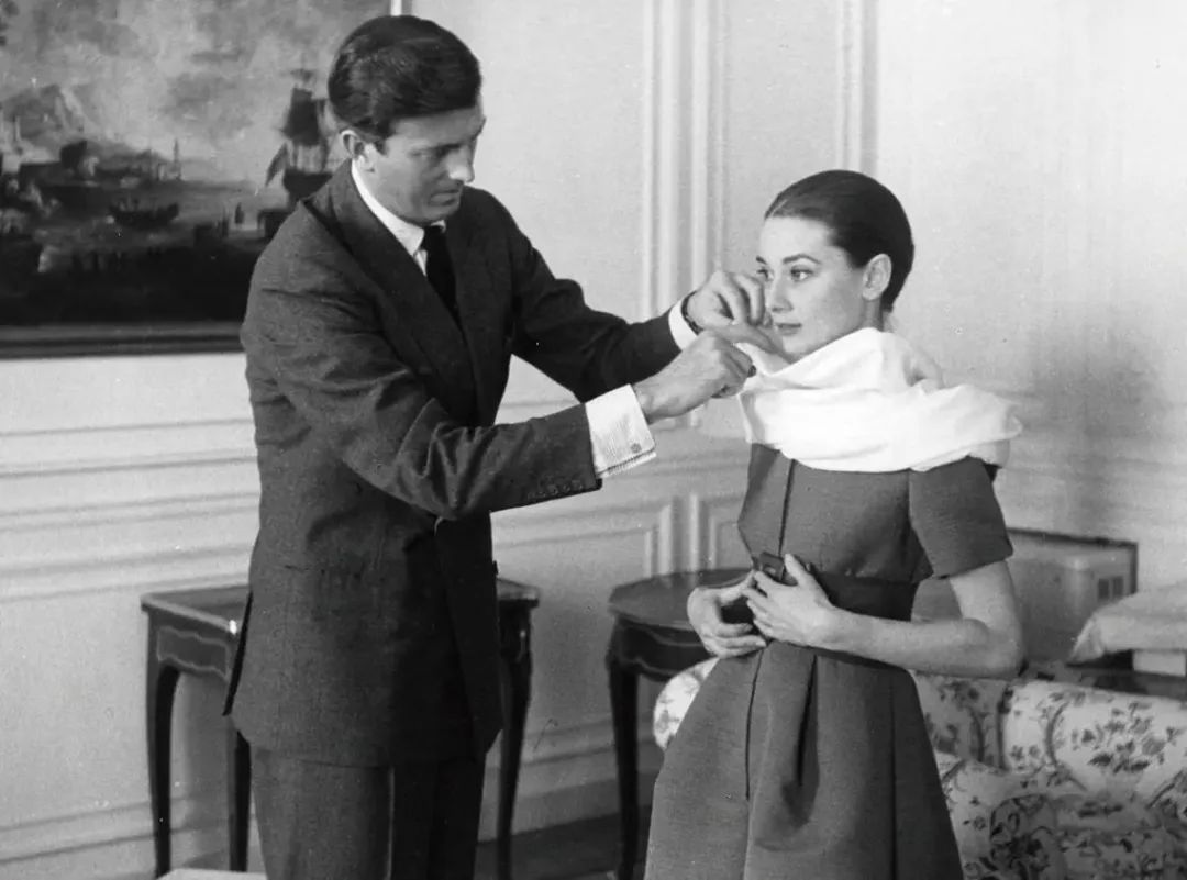 周末不知道去哪购物,明天我们去购物英语