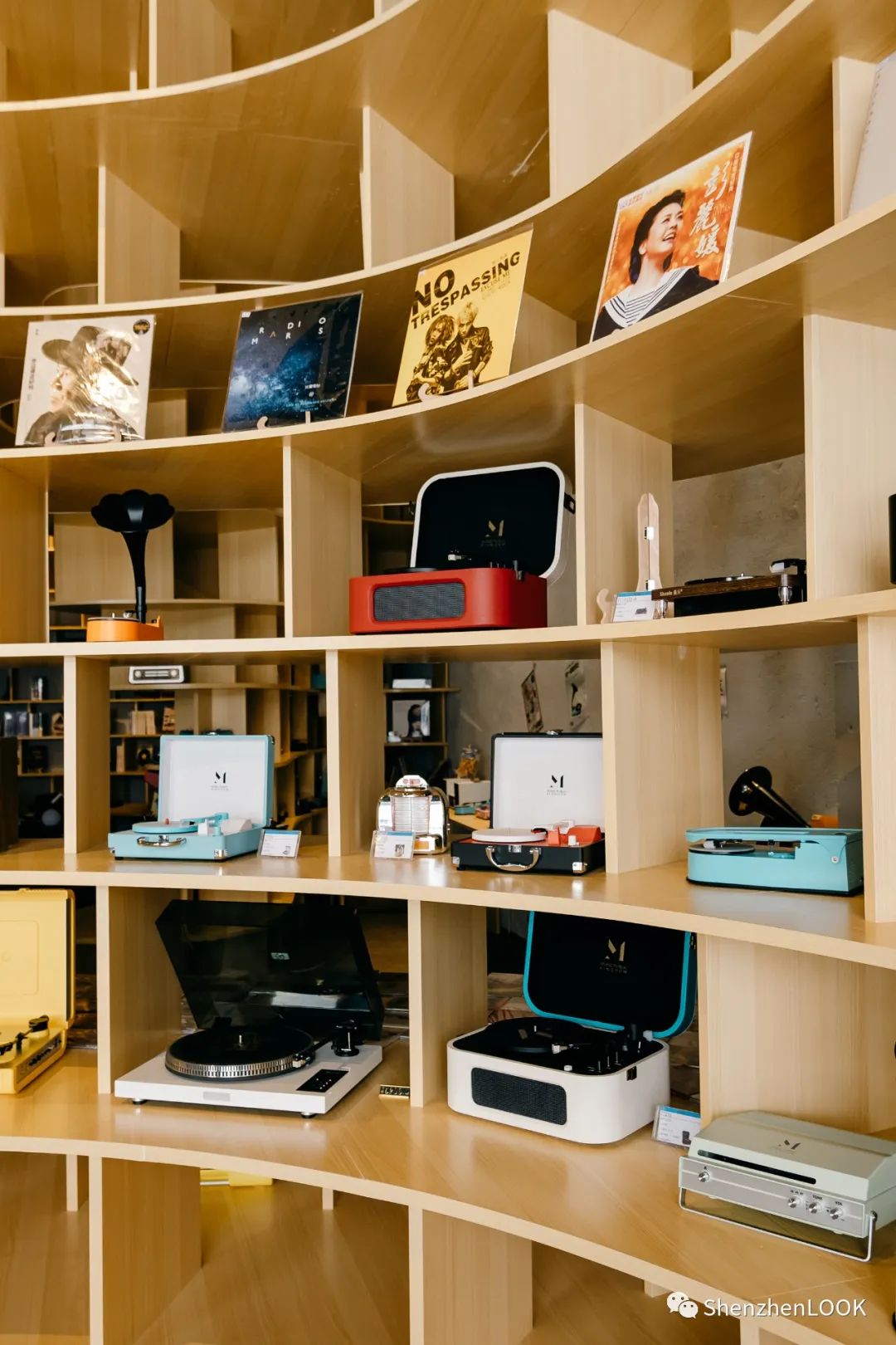 LOOK|深圳「黑胶店」,4家复古唱片行