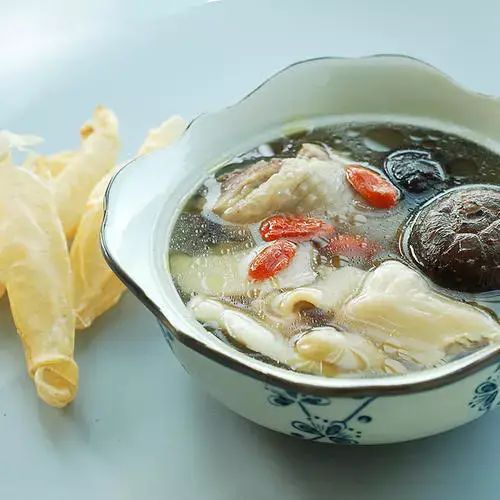 不黏腻清爽应对夏季的护肤方法,远离秋燥养生汤