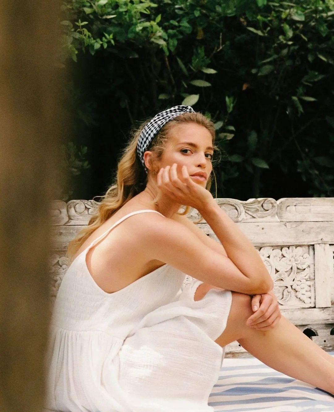 看完这些从小美到大的女神，你可能会种草这个单品