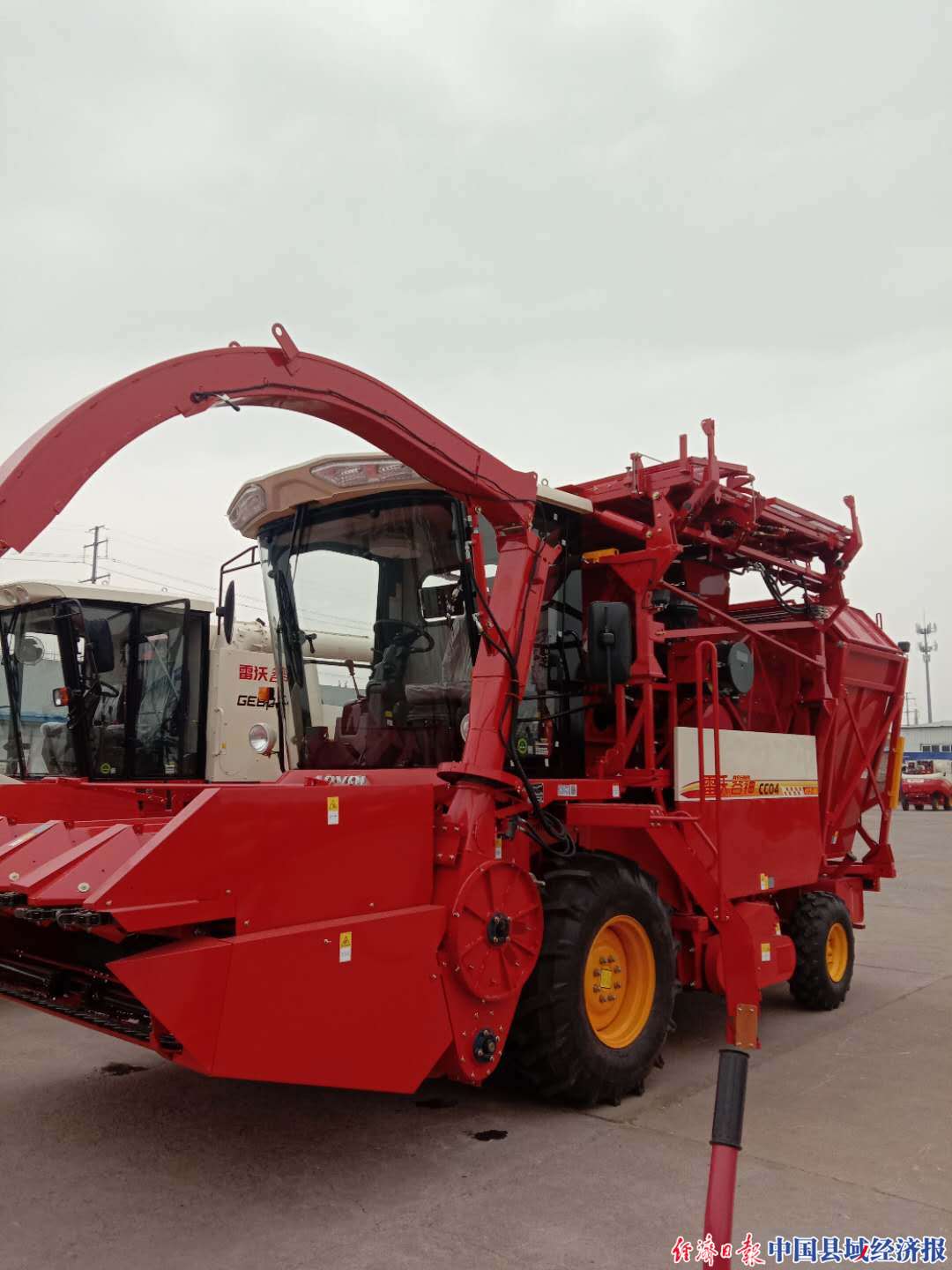 雷沃谷神好的收割机,田间好帮手播种机