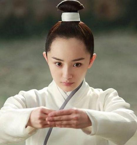 赵丽颖产后现身穿着十分朴素低调,赵丽颖产后复出脸型变化