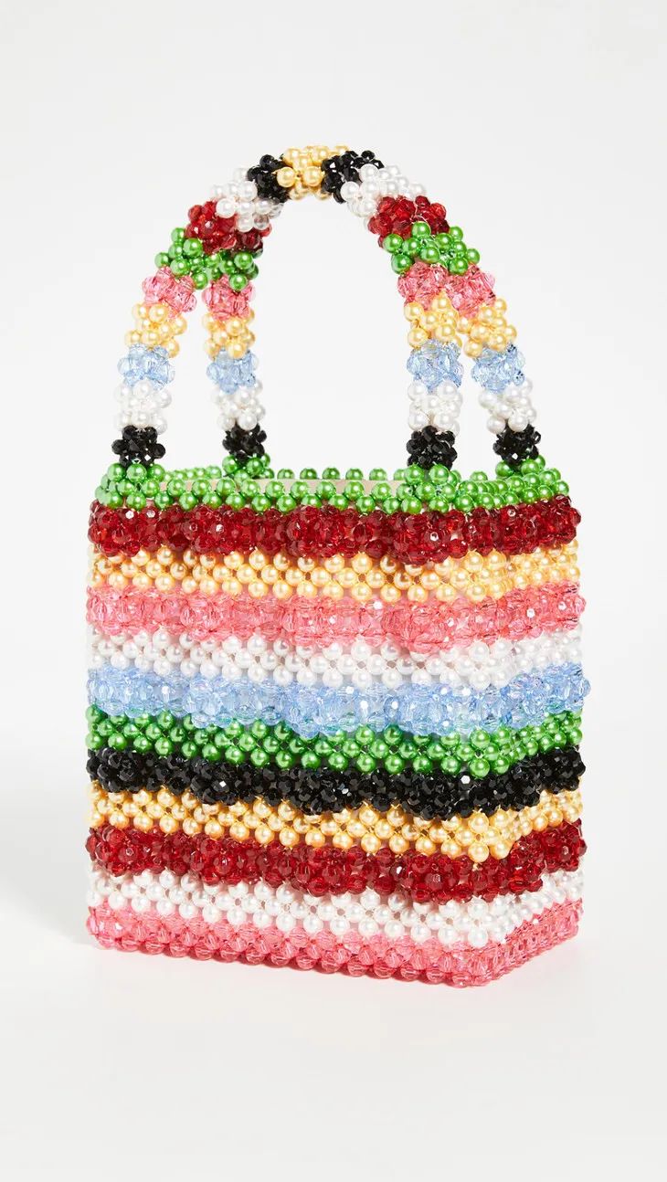 杨采钰度假拎的独家小众包,我可以