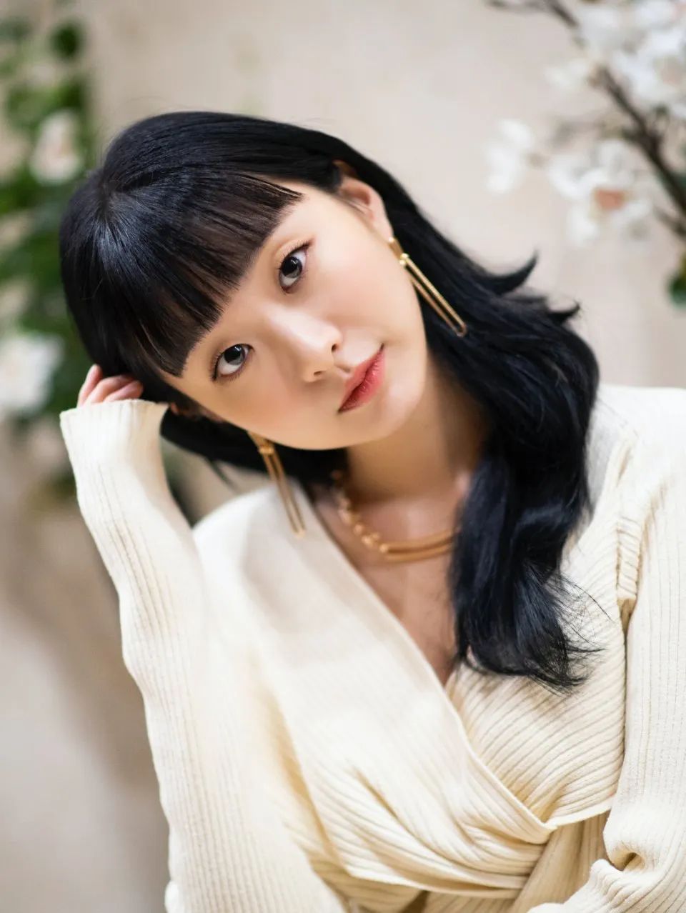 开完双眼皮为什么要往上看,开过的双眼皮可以再埋线吗