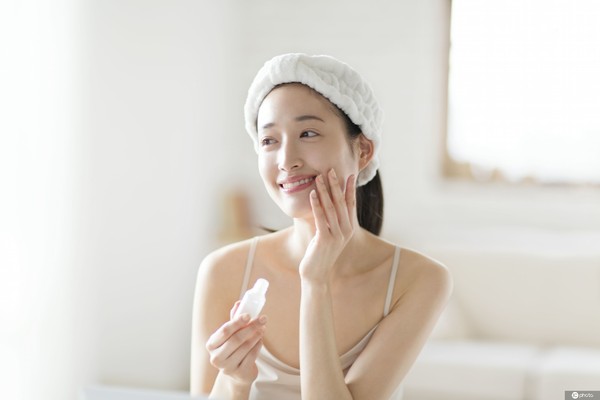 夏日美肤的秘密,温碧泉洗面奶盈润保湿洁面乳120g