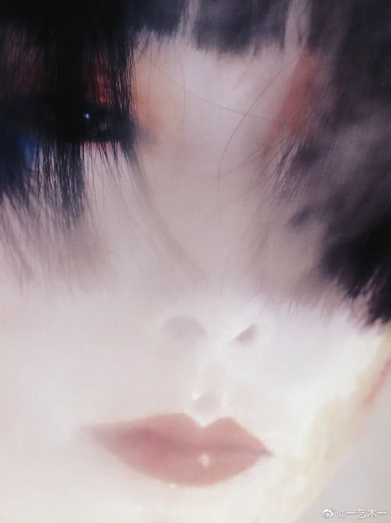 如辉夜姬下凡的鬼魅东瀛美人，逆转一代人的时尚审美