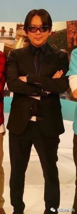 20多岁男爱豆遭47岁已婚男董事*规则潜**整整一年？又被文春锤死了