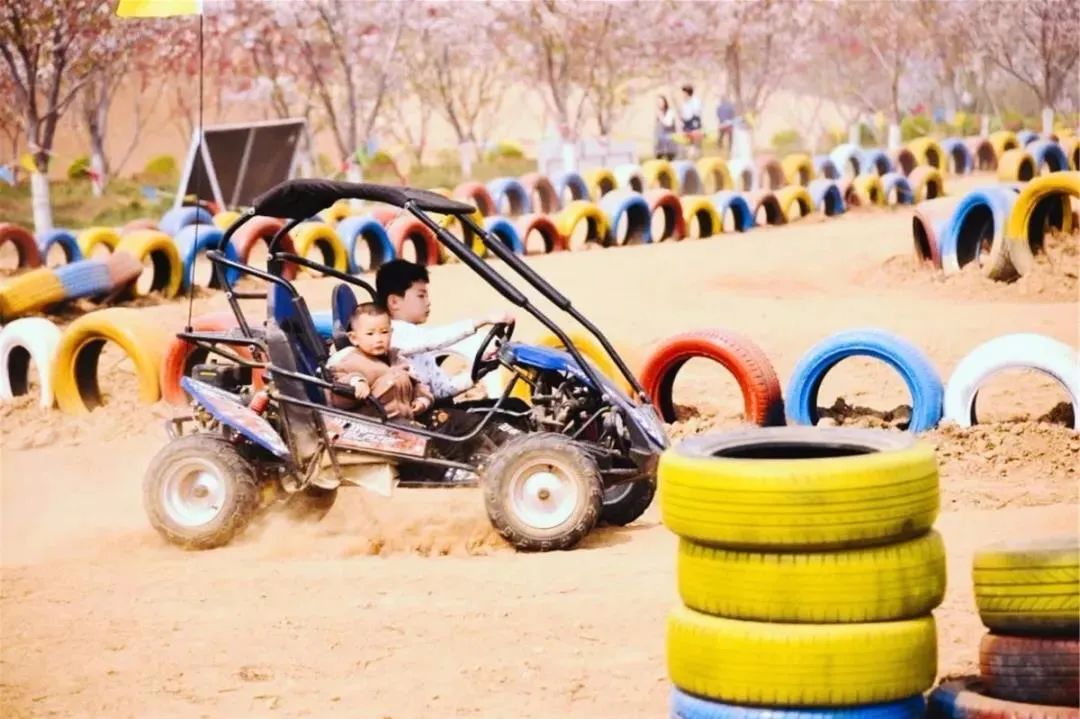 奔跑吧，小骑士！浪漫花彩小镇来场萌趣十足的比赛吧~