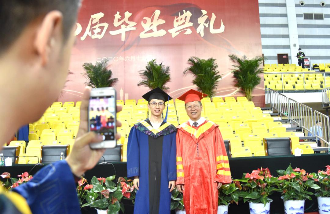 毕业季愿我们前程似锦顶峰相见,毕业后愿我们顶峰相见