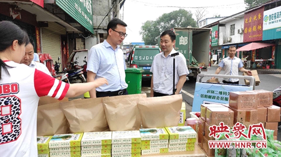 信阳邮政助农,邮政助农直播带货报道