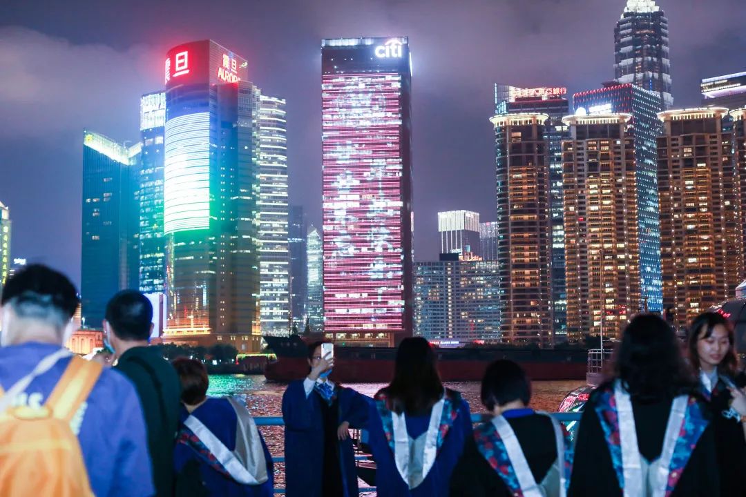 点亮上中医人专属“外滩之窗”照亮锦绣前程