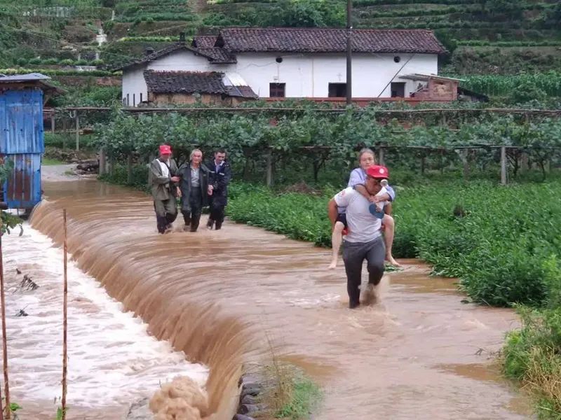 暴雨袭来，大峦口“天降神兵”——危急关头，94户198名群众如何全部安全转移