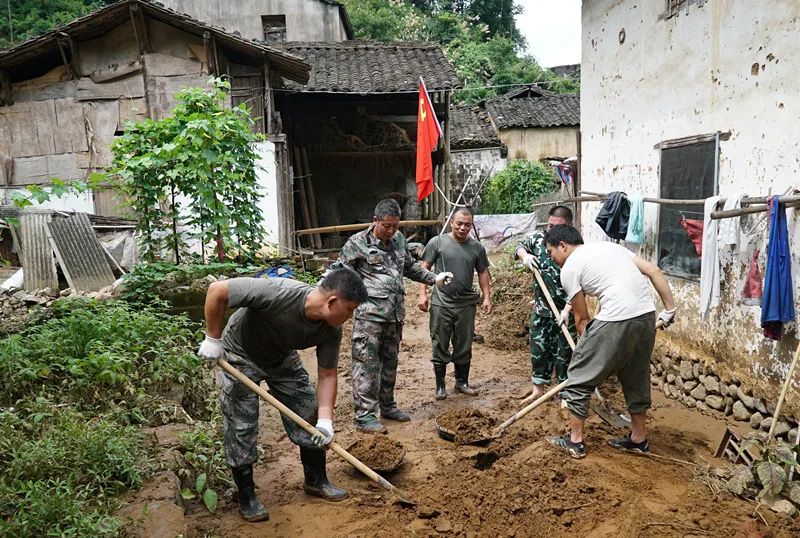 暴雨袭来，大峦口“天降神兵”——危急关头，94户198名群众如何全部安全转移