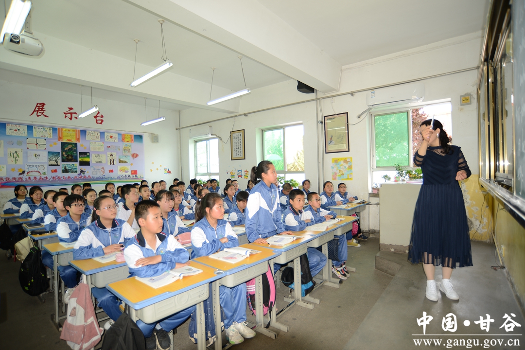 甘谷西关中学校长牛维录,努力办好群众家门口的教育