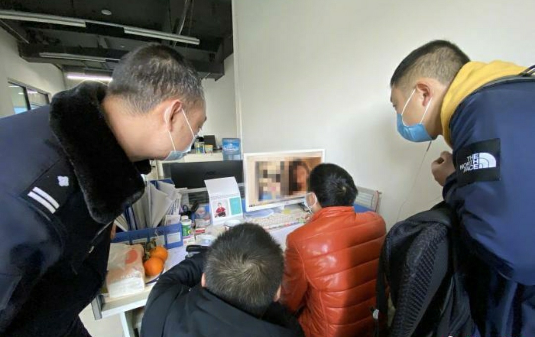 卫星发射成功新闻,中国首架高速互联网飞机成功首航