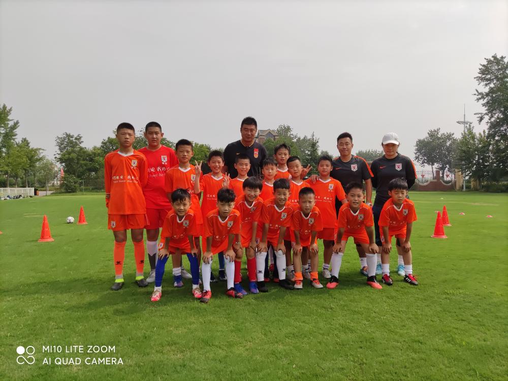 享受最专业最快乐的足球，鲁能青训足球训练营开营