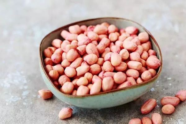 没放油的炒花生放多久变脆,炒花生先放盐还是后放盐