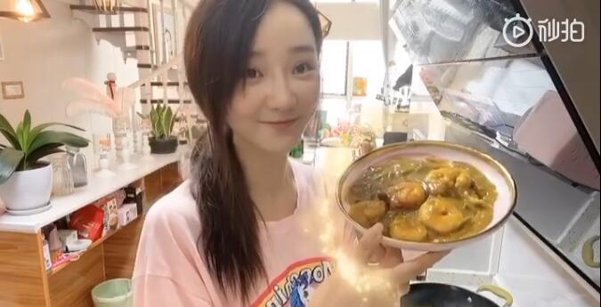 这个21岁的“小娘惹”，灵