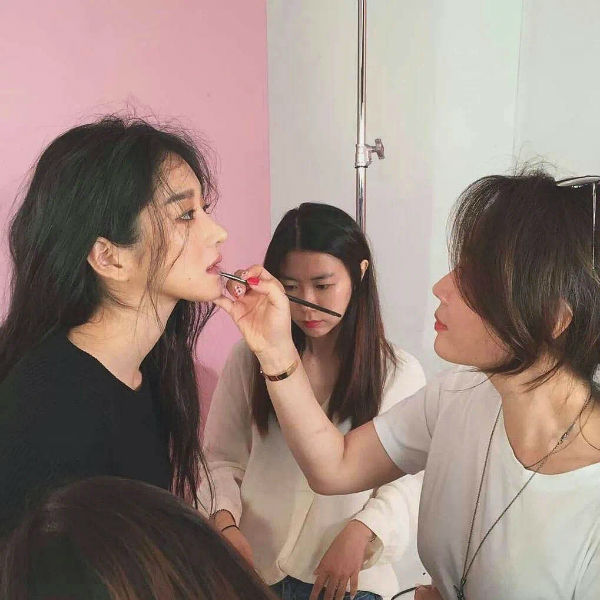 徐睿知倒钩眼线妆,金秀贤徐睿知魔女作品