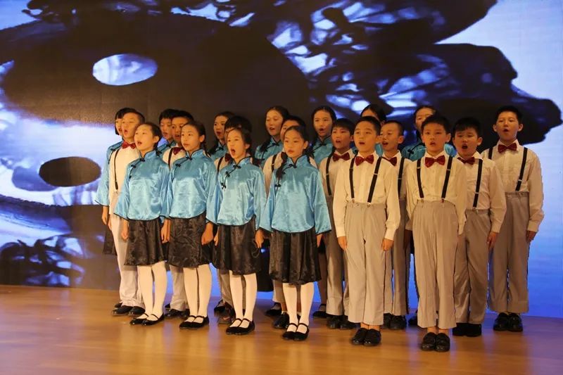 超大大大大网红小黄鸭空降常州，萌到尖叫