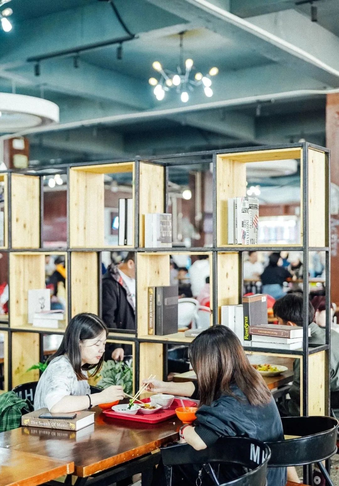 你好这里是成都翻译英文,你知道武汉商学院么