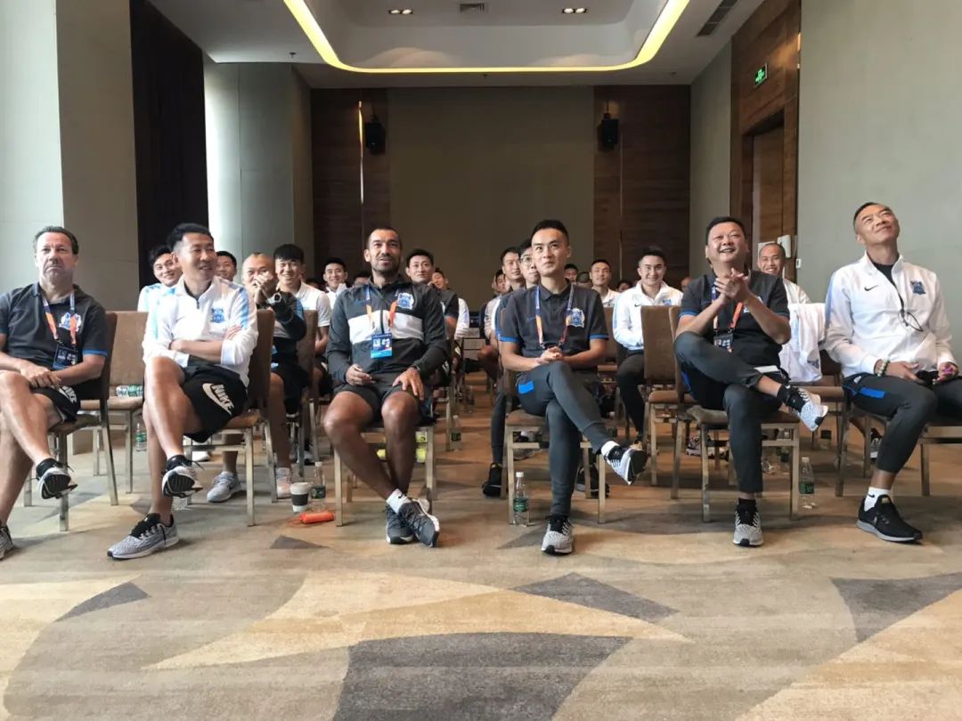 我们的全家福来啦!还有帅气的定妆照