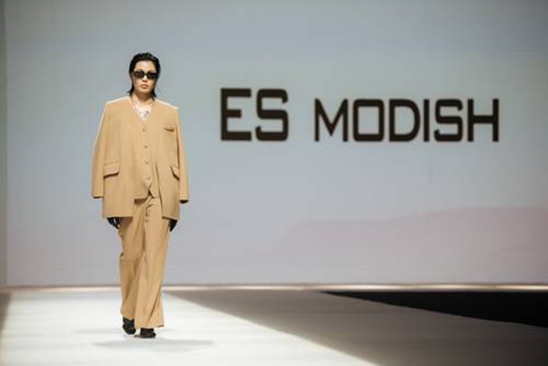 鏌犳缁胯尪鏃惰,鏌犳缁胯尪鏈嶉グ