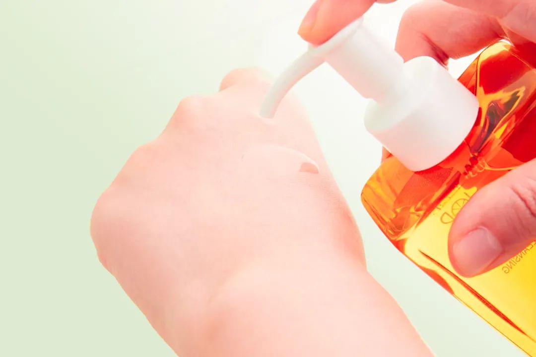 夏天卸妆用柚子还是绿茶,夏天卸妆也要温水吗