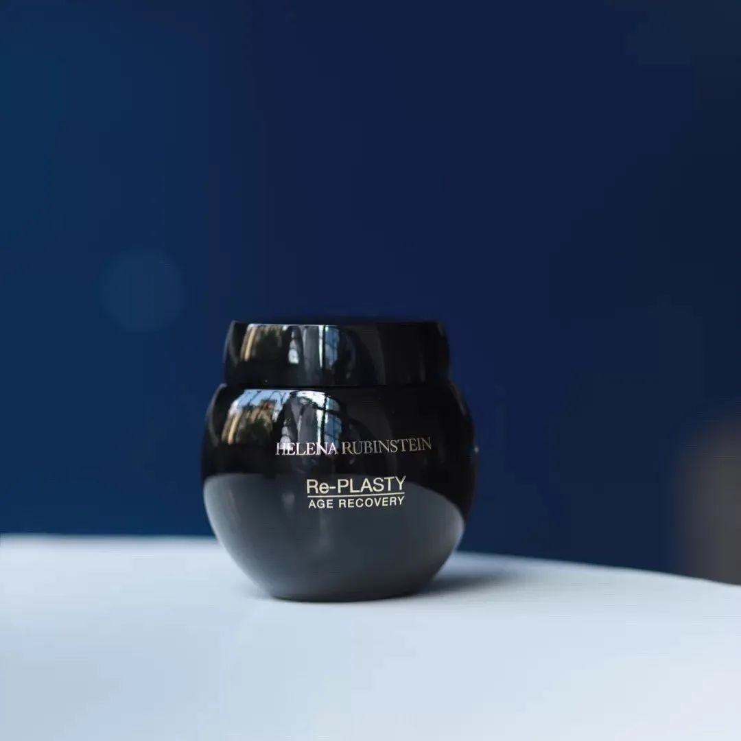 大家都在追《三十而已》,我却偷偷看了看她的化妆台