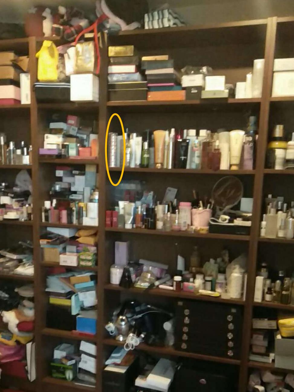 大家都在追《三十而已》,我却偷偷看了看她的化妆台