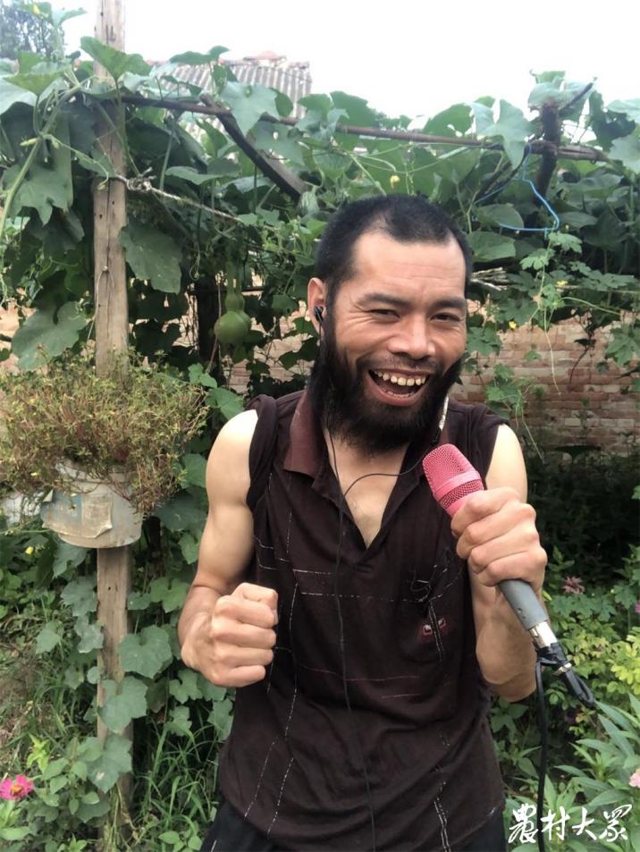 被短视频改变的乡村主播：从村里异类到网络红人，生存远比面子重