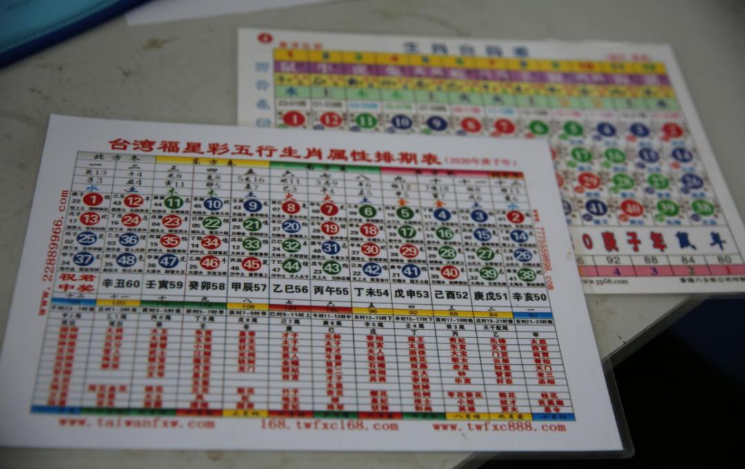 警方连续捣毁两个六合彩赌博窝点,32人被抓北湖公安捣毁一赌博窝点