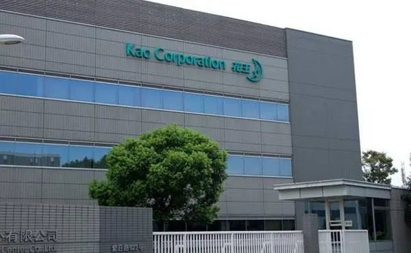 国际资讯｜LV入驻抖音、Burberry在深圳开设咖啡馆、美国LordTaylor百货破产、优衣库关闭韩国9家门店