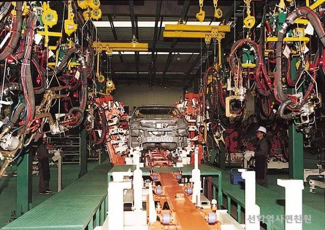 金正恩自驾雷克萨斯，朝鲜人更爱进口货还是国产货