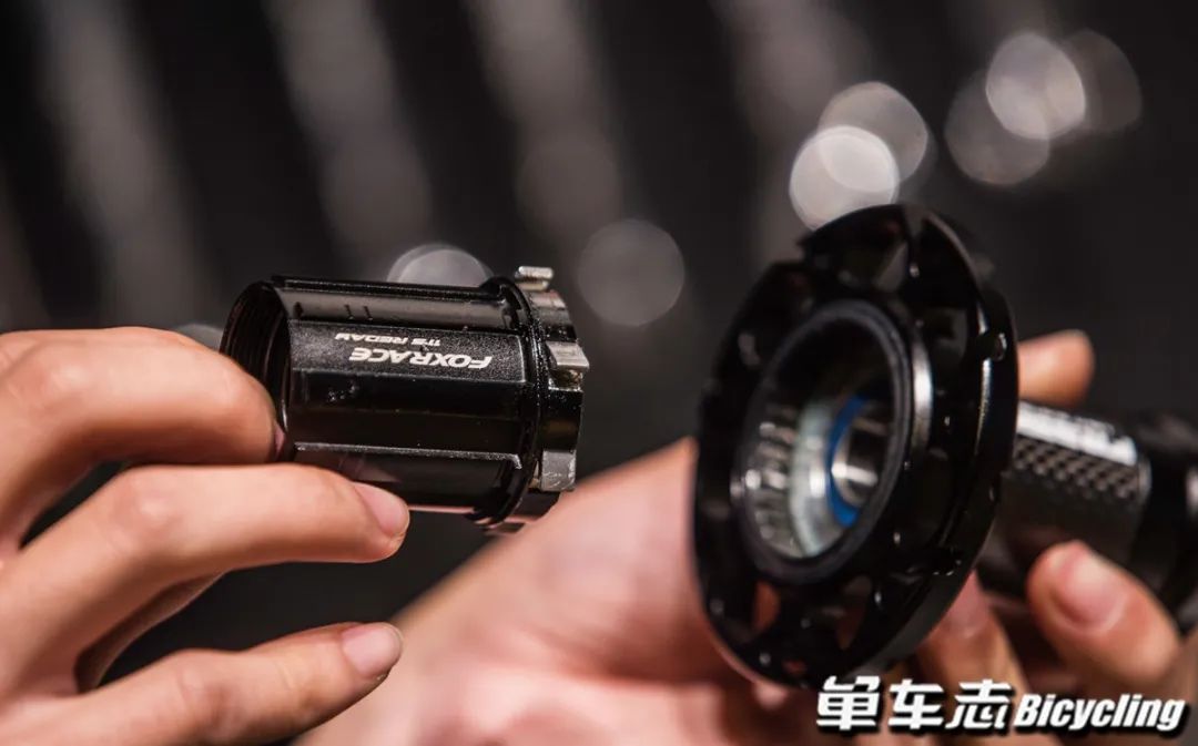 久裕培林花鼓塔基的拆卸保养视频,公路自行车培林花鼓保养