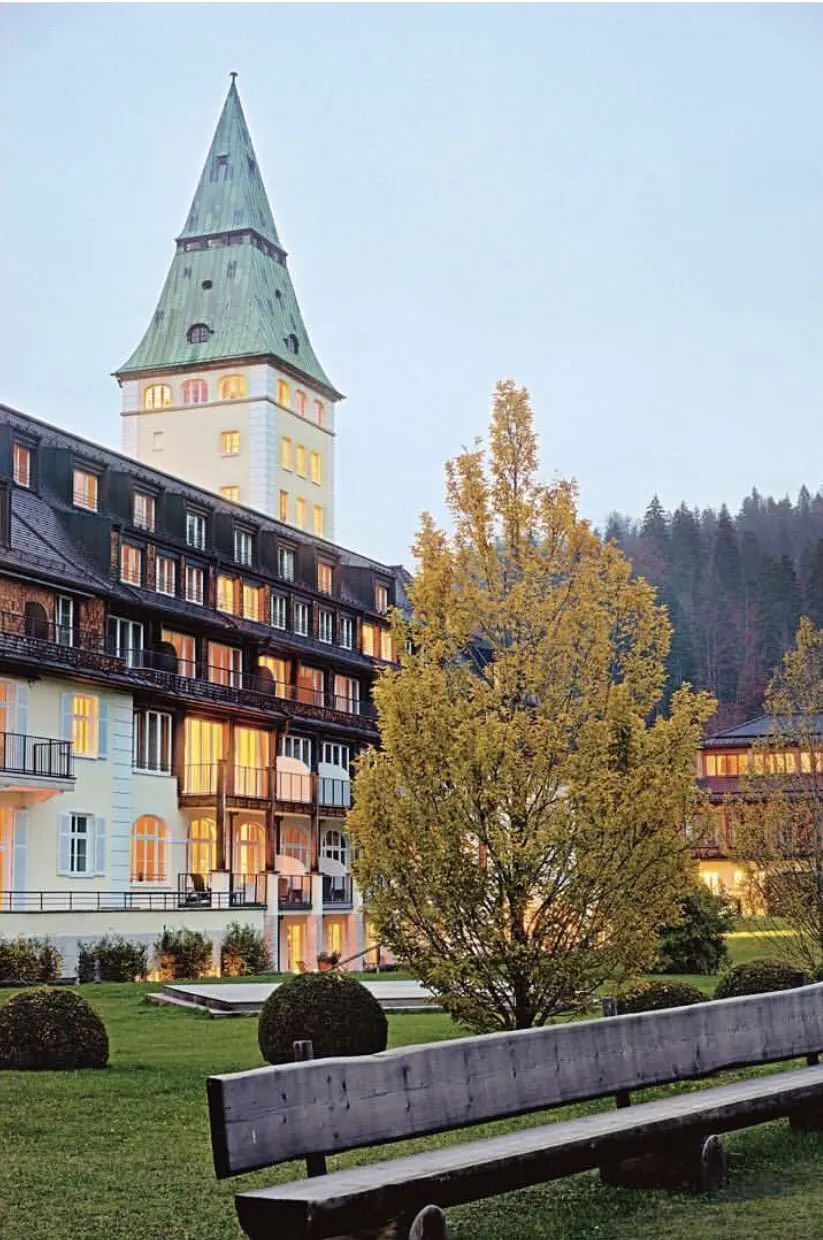 这家酒店凭什么欧洲第一？艺术最“吸睛”