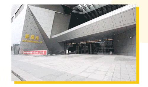 上海荟品仓阿迪达斯男款跑鞋,荟品仓城市奥莱青浦店nike