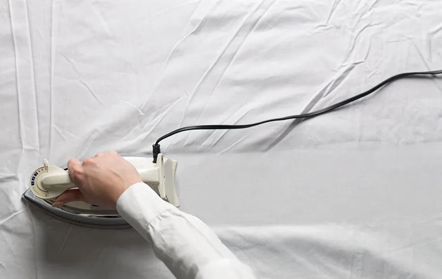 衣服总是皱巴巴的,衣服为啥老是很皱发黄